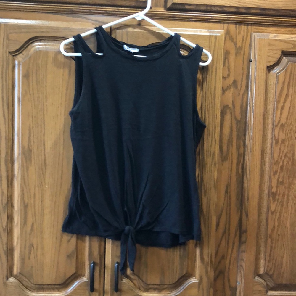 Black cold shoulder tie front tank